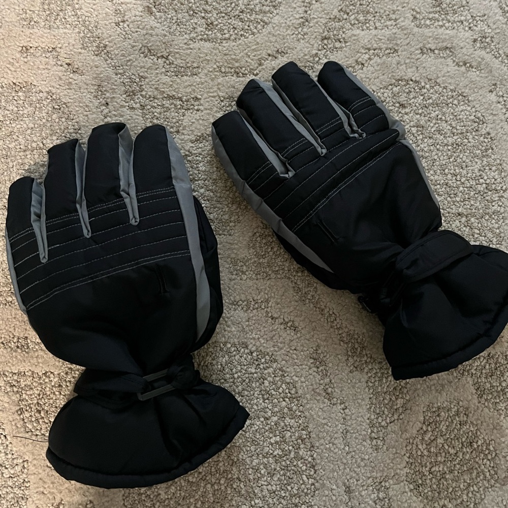 Men’s black gloves